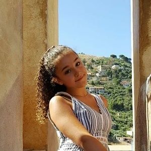 Meet your Posher, Maya